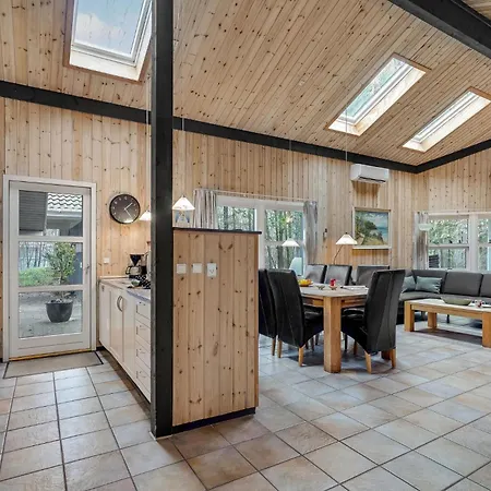 4 Bedroom Gorgeous In 別荘 *