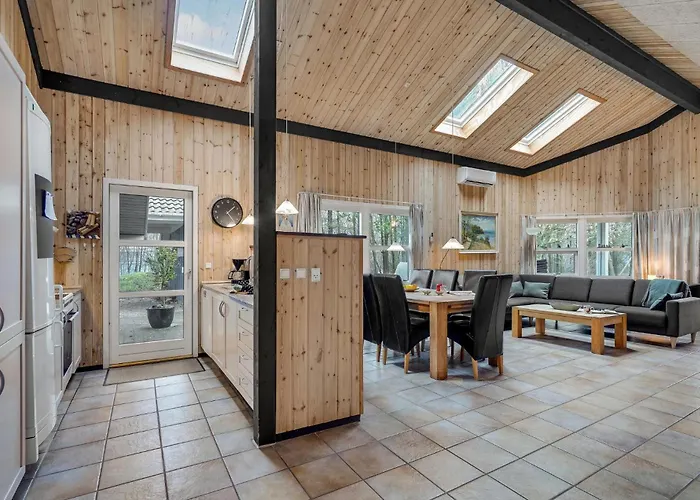 4 Bedroom Gorgeous In Casa vacanze *